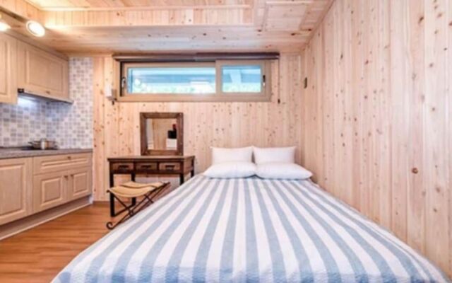 Jeju Dongbackdongsan Pension