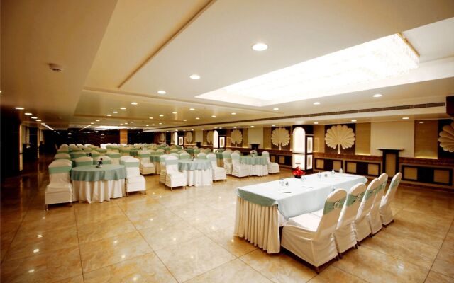 Pinnacle by Click Hotels, Lucknow