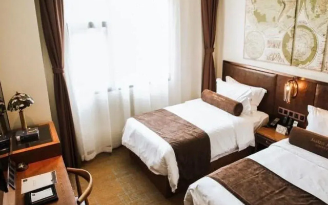 James Joyce Coffetel Xi'an Huaqingchi