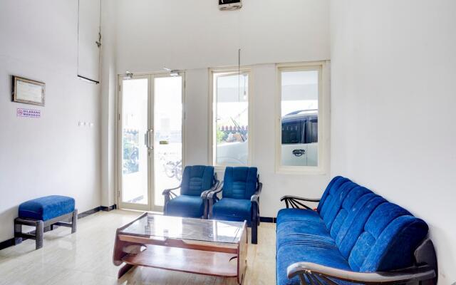 OYO Life 2083 Tambakbening Residence