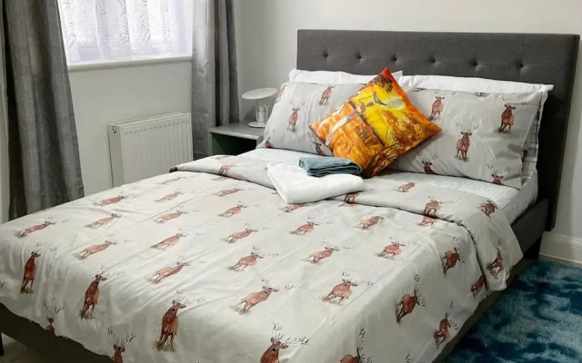 Apartment - Sleeps 4 - Parking - Wifi