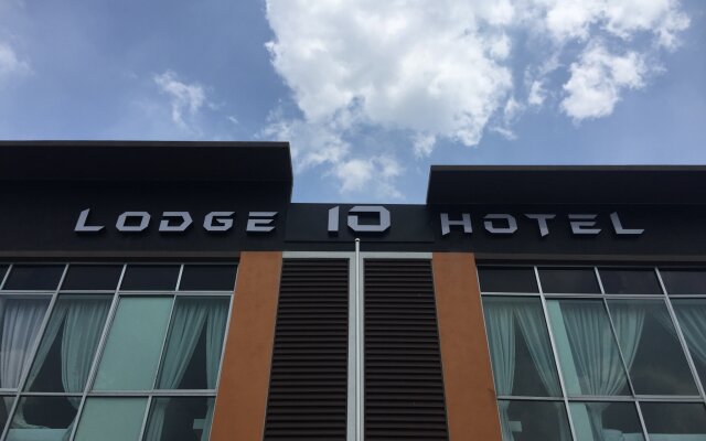 Lodge 10 Hotel