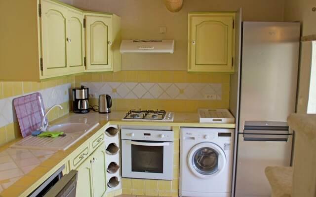 Splendid Holiday Home in Apt With Private Garden