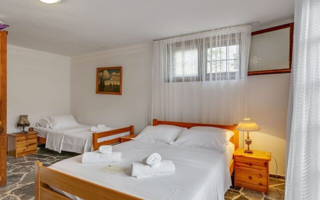 Spacious Holiday Home in Seget Vranjica With Garden