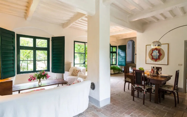 Cosy Farmhouse in Bacchereto With Swimming Pool