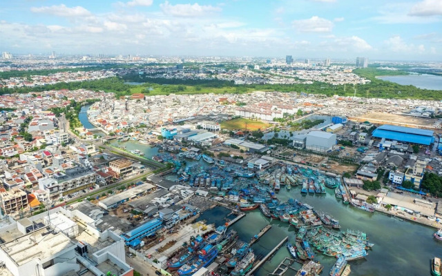 Spacious 2BR Condominium Seaview Apartment