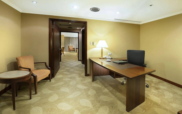 Le Midi Hotel Jungli