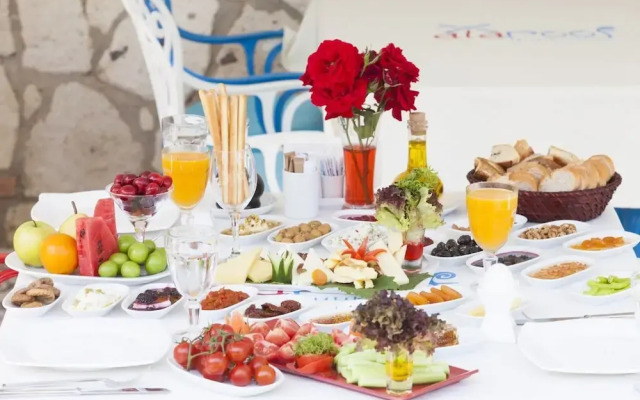 Alaroof Hotel