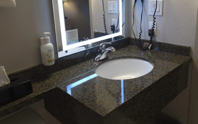 Super 8 by Wyndham Swift Current