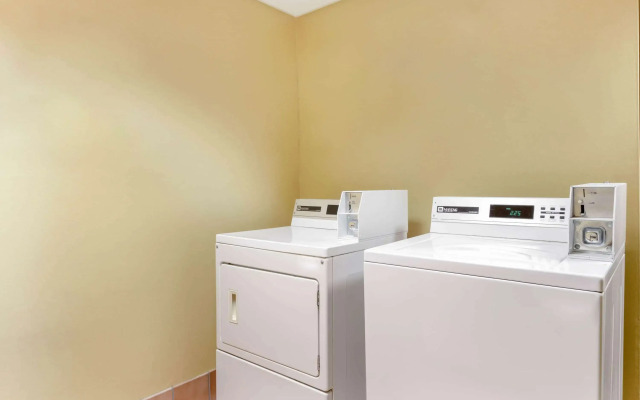 La Quinta Inn by Wyndham Chicago Willowbrook