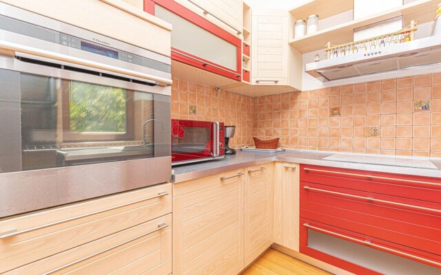 Amazing Home in Brodarica With Wifi and 3 Bedrooms