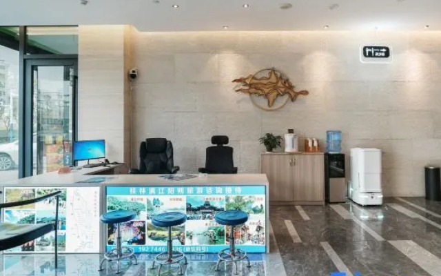 Versailles Hotel (Guilin Two Rivers and Four Lakes Railway Station Branch)