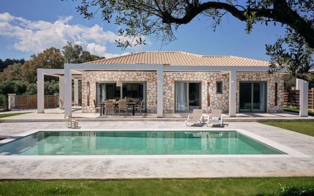 Gerakas Luxury Villas