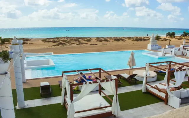 Hotel LIVVO Budha Beach