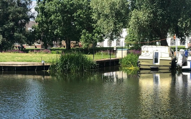 Pike & Eel Hotel and Marina
