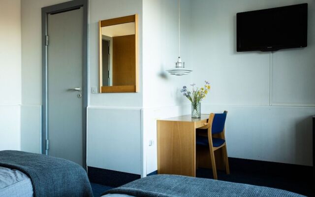 Hotel B
