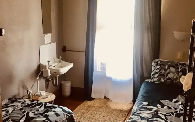 Raglan Harbour View Hotel