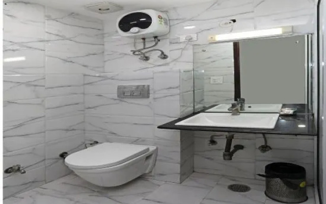 The Signature Hotel By OYO Rooms