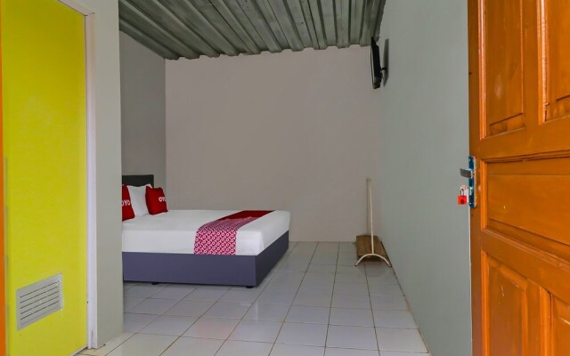 OYO 90809 Homestay Black Pink Merah Jambu Syariah
