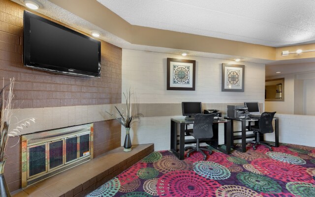 Holiday Inn Express Chicago-Downers Grove by IHG