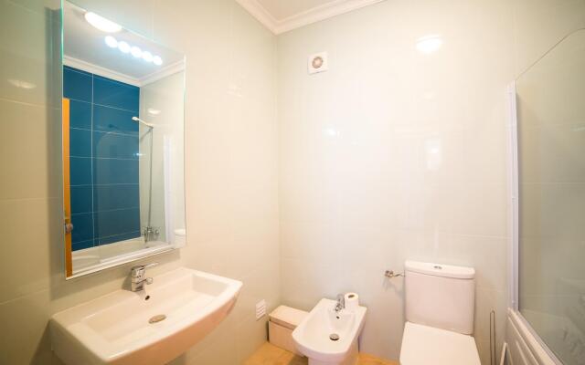 B05 - Lux & Pool Central Apartment