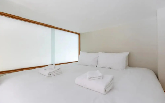 Tastefully Curated Mezzanine Studio Flat Hackney!