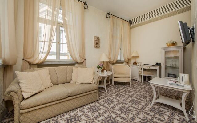 Rixwell Collection Savoy Boutique Hotel