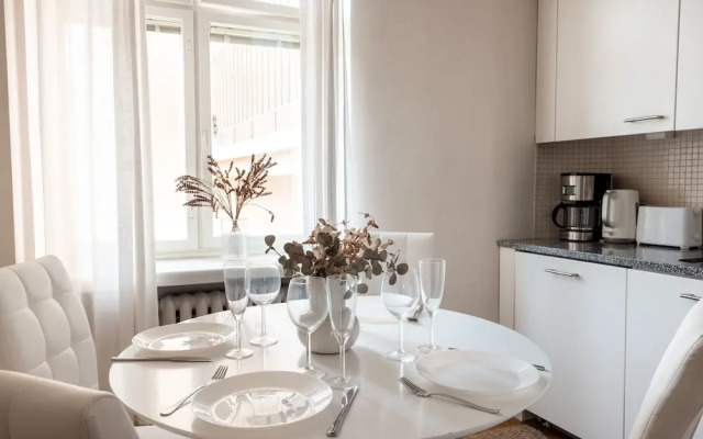 2ndhomes Top Floor 3BR Apartment w Sauna