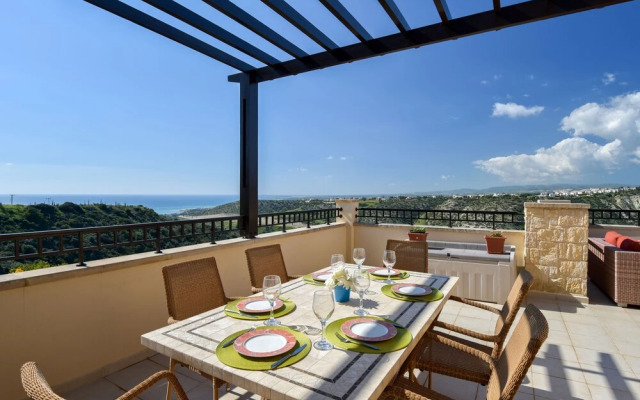Stunning 3 bedroom villa 'BZ01' with private pool, stunning views, communal pool and resort facilities, Zephyros Village on Aphrodite Hills Re
