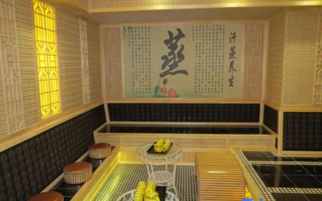 Guan County Hong Pu Traders Hotel