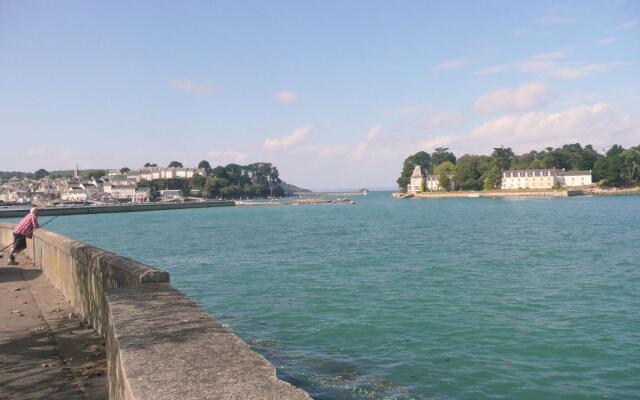 Comfortable Holiday Home With Partial sea Views, Douarnenez-treboul