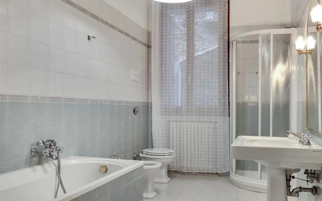 Accademia Opera Deluxe