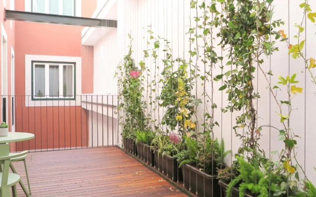 Chiado modern apt with ac elevator green terrace