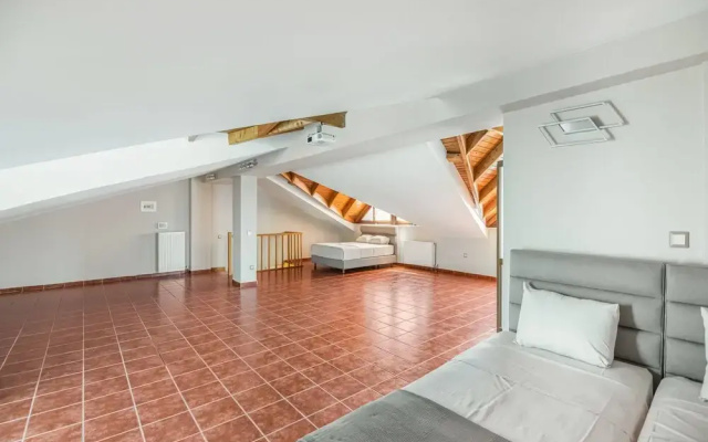 Inviting Villa in Anavissos With Communal Pool