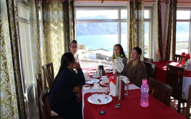 Pangong Paradise