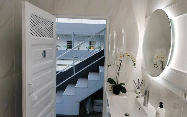 Room27