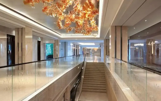 Luan Suntone Plaza Hotel