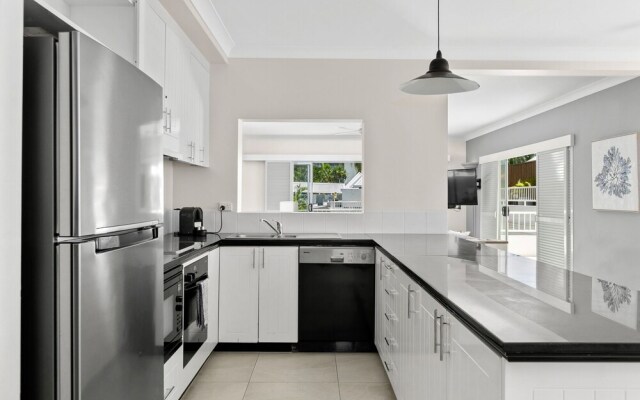 Belle Escapes - Absolute Beachfront Apartment with Private Pool Alamanda Resort "48"