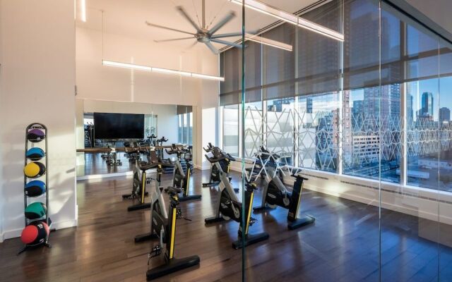 Deedee's Sky Rise Apartments - Newport 2