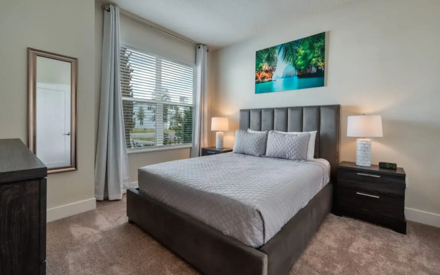 Pleasant Townhome with private pool near Disney