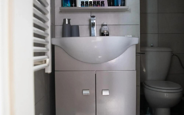 Grey & Cozy Luxury Apartment