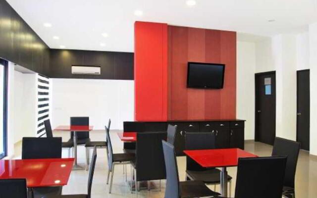 OYO 44310 Maninagar Residency