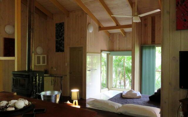 Treetops Accommodation Montville