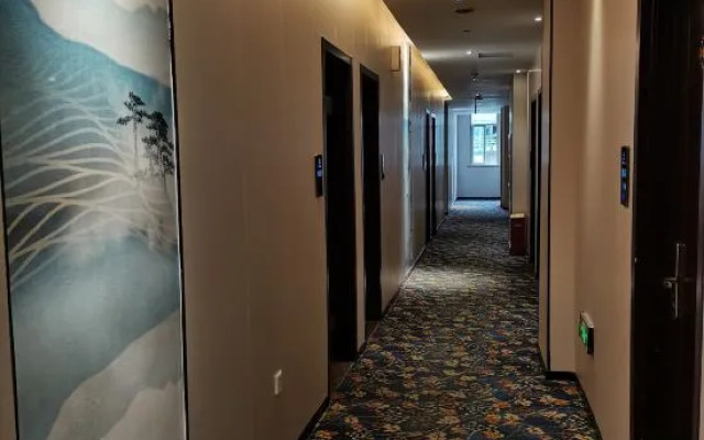 Longzhen Business Hotel