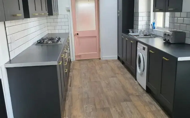 Room in Guest Room - Cozy Single Room in Leicester