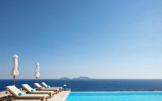 Seafront elegant villa, with infinity pool & devine views!