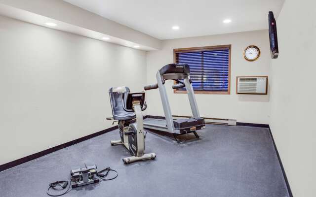 Super 8 by Wyndham Green Bay Near Stadium
