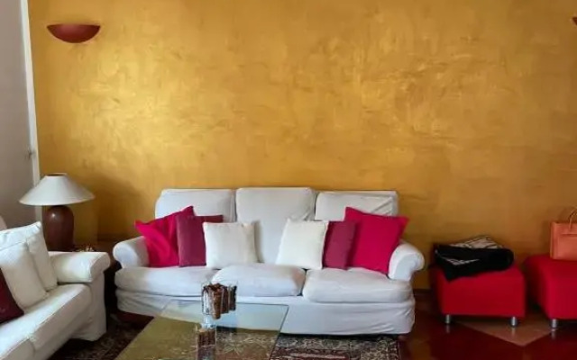 Zen Apartment Located In Turin Pre Hill