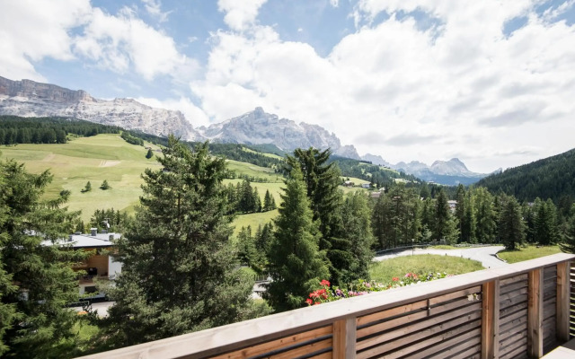 Alpine Hotel Ciasa Lara