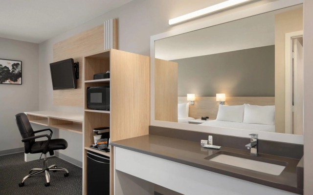 Days Inn by Wyndham Kelowna